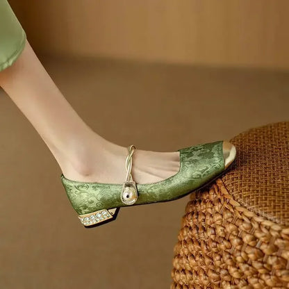 Melisa | Stylowe sandały z haftem